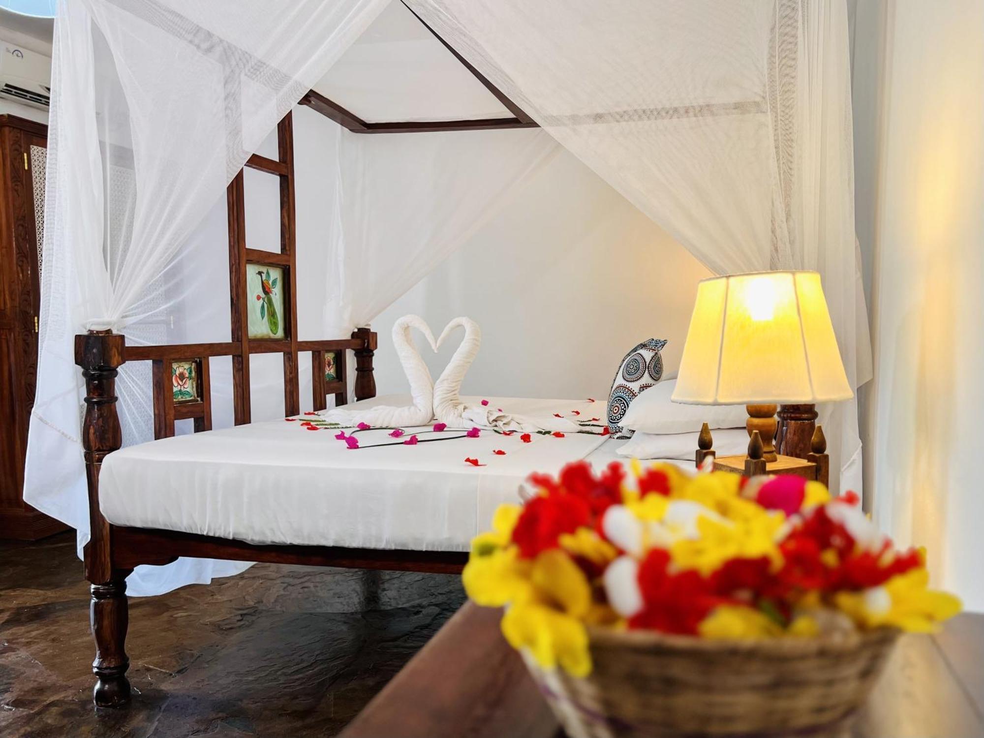 Jacaranda Beach Resort Watamu Bagian luar foto